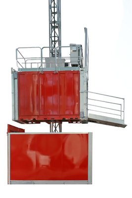 China 2000kg Double Cages Building Elevator Material Hoist Vertical Transporting supplier