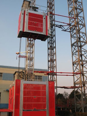 China Durable VFD Rack And Pinion Hoists With 0 - 63m / min Speed FC Control supplier