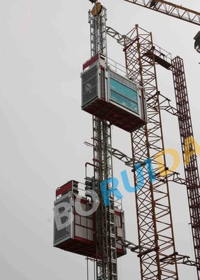 China Hot Dipped Zinc Single Building Site Hoist Red Frame Style 1000kgs - 3200kgs supplier