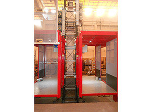 China Single / Double Car 2700kg Industrial Elevators with Mast Hot-dip Galvanized supplier