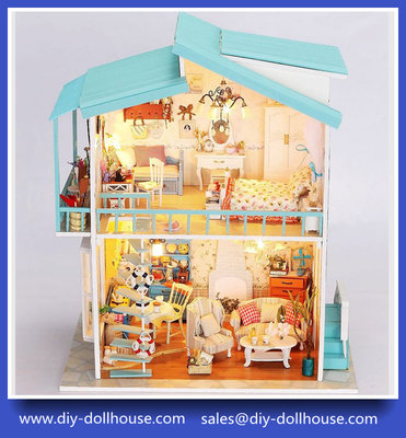 China Diy wooden dollhouse mini glass dollhouse miniature room box model building cottage 13814 supplier