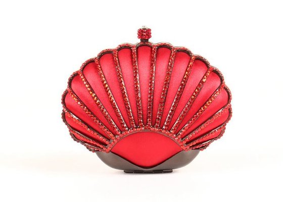 China Shell Shaped Red Shell Shaped Cluth Bag Kiss Lock And Unique Long Chain supplier