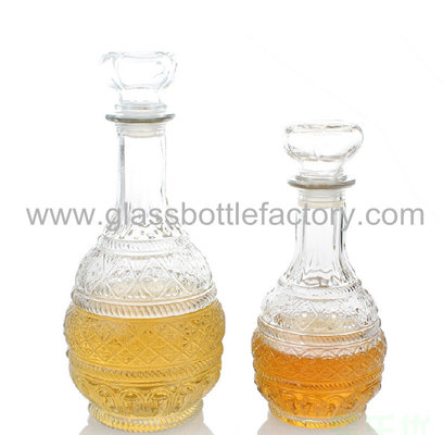 China 250ml and 500ml High Quality Clear Liquor Glass Bottle With Cap supplier