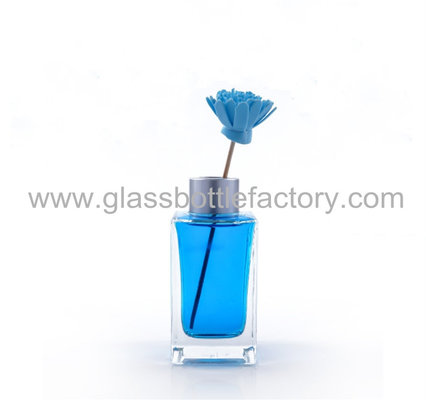 China 100ml Clear Empty Square Glass Diffuser Bottle With Silver Cap supplier