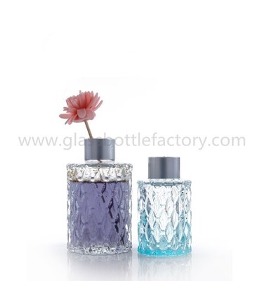 China 80ml,120ml Colored Aromatherapy Glass Bottles With Silver Cap supplier
