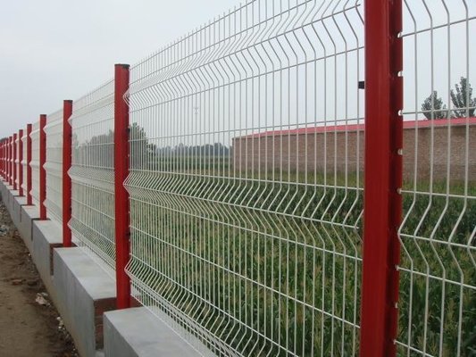 China China Top Quality Peach Post 3D Curved Welded Wire Mesh Fence supplier