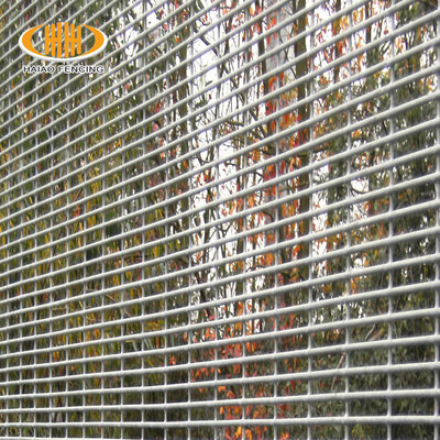 China Welded Wire Mesh Anti Climb 358 High Security Fence For Prison supplier
