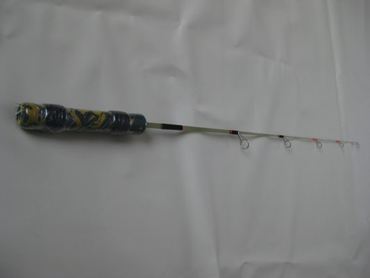 China Camouflage EVA handle Transparent  Solid glass Ice Fishing Rods 790mm supplier