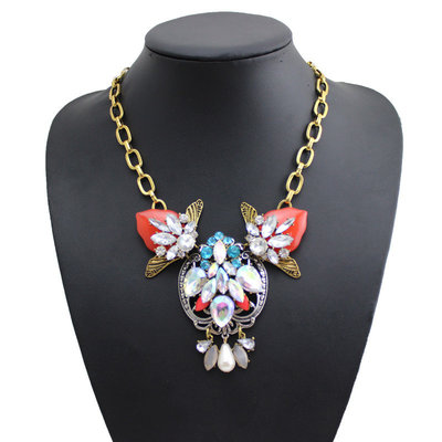 China Fashion exaggerated alloy crystal flower necklace supplier