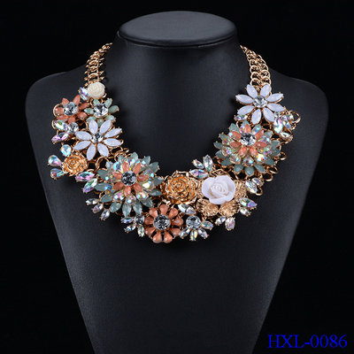 China New Women Fashion Luxury Rhinestone Drop Flower Statement Choker Bib Necklace supplier