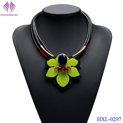 China Fashion Jewelry leather cord choker neckalce with flower pendant supplier