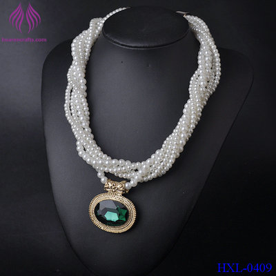 China Imitation Pearl Jewelry Crystal Choker pendant Statement Necklace For Women Luxury Necklace Chain&amp;Pendant Boutique supplier