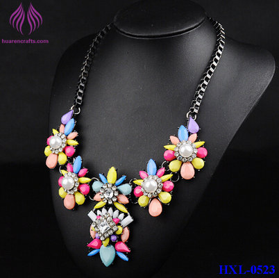China Colorful Candy Color Bead Flower pearl Necklace lady party Jewelry supplier