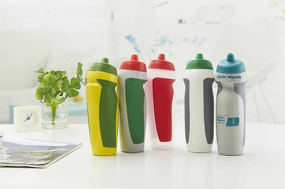 China BPA free Plastic sport water bottle, plastic bottle, plastic water bottle 580ml. supplier