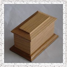 China Wooden Pet urns box, matt varnished, traditional type supplier