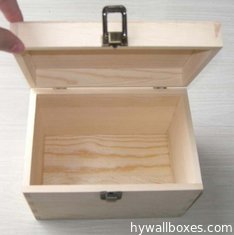 China Wooden gift box made in pine wood, hinged &amp; clasp type, natural finish supplier