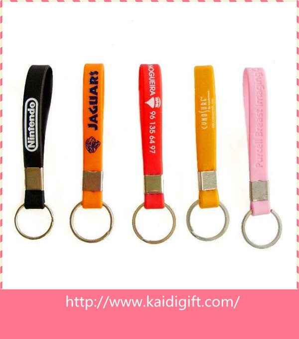 custom silicone wristband keychain with metal ring in cheap price and fast delivery