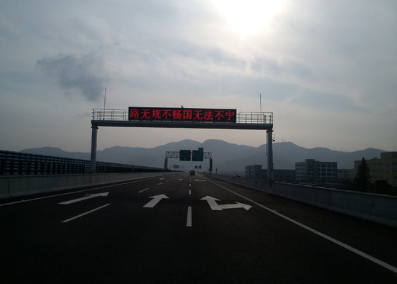 China SMD P20 Full Color LED Highway Signs With Module Dimension 160mm x320mm supplier