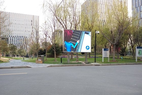 China Poster Road Message Outdoor LED Billboard Signs SMD P5 Advertising LED Display supplier