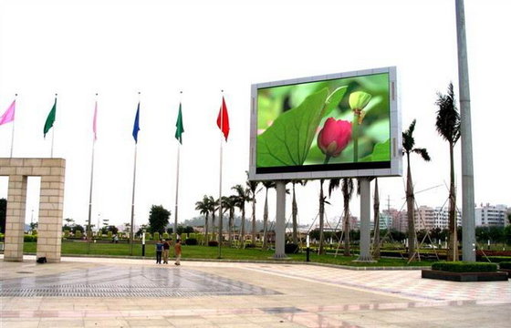China Wide View Angle Outdoor Advertising LED Display 1024mm x 768mm Cabinet Size supplier