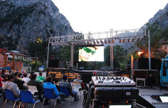 China High Brightness SMD 3 in 1 Outdoor Stage LED Screen 576mm x 576mm Cabinet size supplier