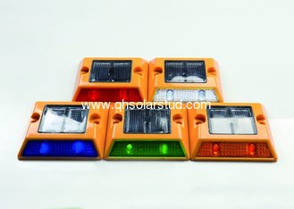 China Embedded LED Cat Eyes With Flashing Or Steady Lighting For Road Construction Safety supplier