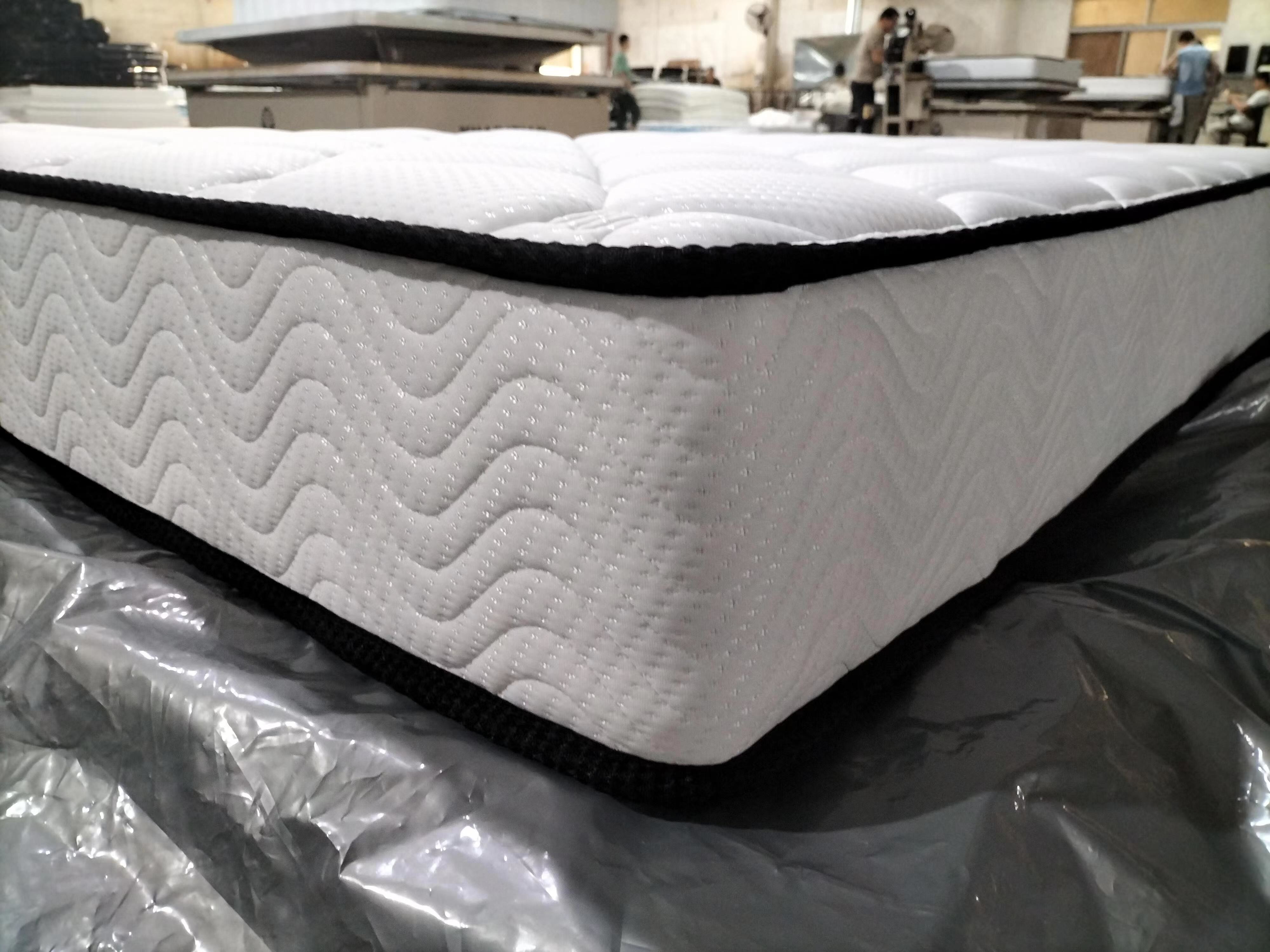 Knitted fabric pocket spring coil mattress with memory foam roll up in a box