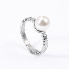 China Attractive Stainless Steel Pearl Ring Gold Plating Ladies Fashion Rings supplier