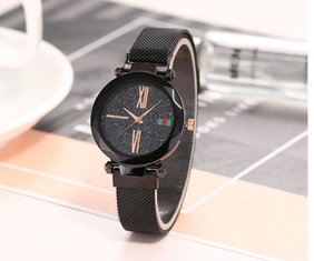China 32mm Multi Color Alloy Case Fashion Ladies Fashion Wrist Watch with Magic Mesh Band supplier