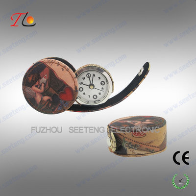 China Fashion desktop decarational leather travel alarm Clock with printing images supplier