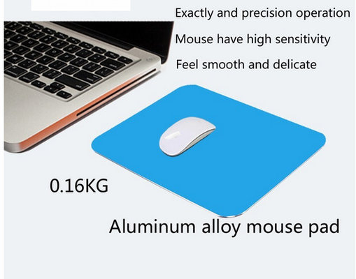 China Light Weight Silver Color Gaming Mouse Pads Durable with Rubber Backing supplier