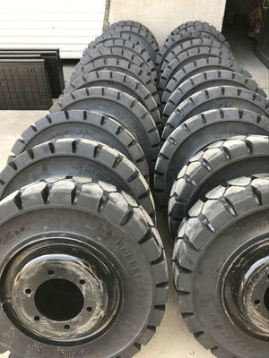 China Forklift Turck Solid Tire 825-15 900-20 12.00-20 High-quality rubber solid Forklift Tyre supplier
