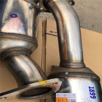 Germany Original Car Catalytic Converter For Porsche Cayenne Exhaust Catalytic 95811302211 95811302270 supplier