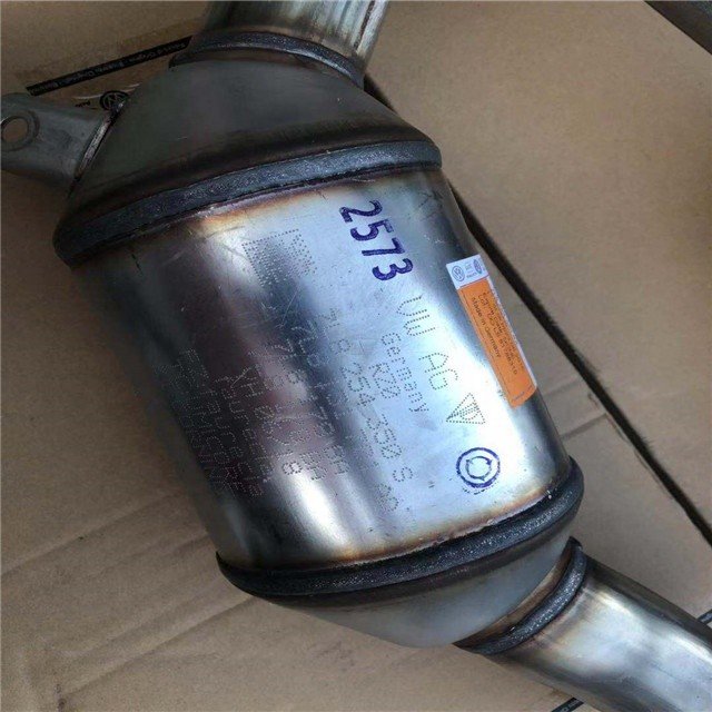 Germany Original Car Catalytic Converter For Porsche Cayenne Exhaust Catalytic 95811302211 95811302270 supplier