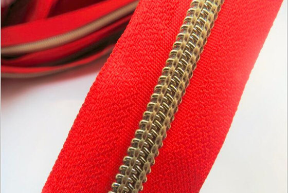 China High Quality 3#4# 5# 8# Gold and Silver Teeth Nylon Zipper For Garment and Bags supplier