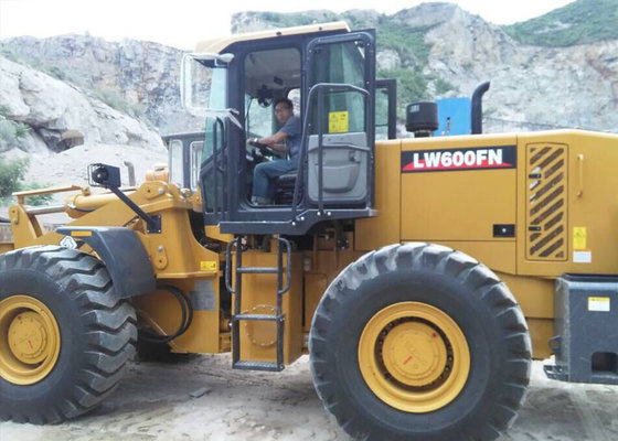 China Large Construction Equipment Front End Wheel Loader With 4.2 CBM Bucket Volume supplier