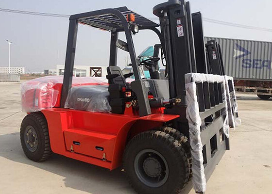 China High Performance Space Adjustable 8 Tonne Heavy Duty 4 Wheel Forklifts With Side Shift supplier