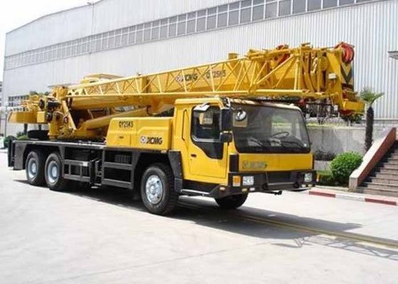 China High Performance Hydraulic Truck Crane , 20 Ton Lifting Telescopic Boom Crane supplier