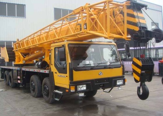 China 57.7 Meter Boom Length Hydraulic Truck Crane , 50 Ton Hydraulic Boom Crane supplier