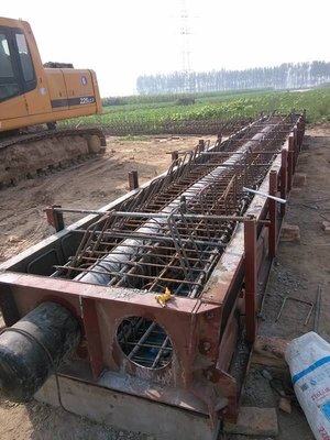 pneumatic tubular forms used for in-situ cast of concrete pipe