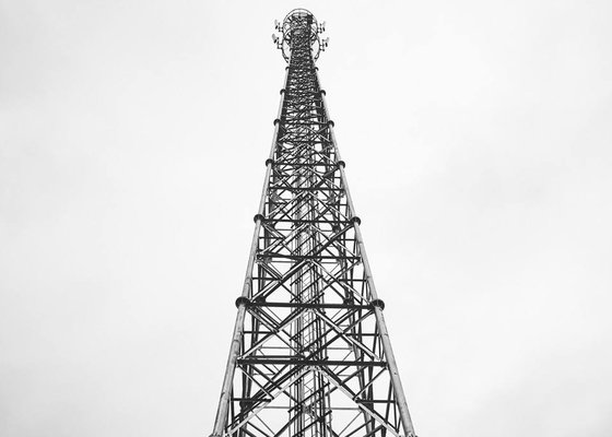 AWS D1.1 Silver Mobile Telecom Tower 50m Height Arc Welding ISO Certificated supplier