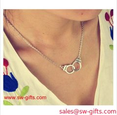 China New Fashion Jewelry Handcuffs Choker Pendant Necklace Girl lover Valentine's Day Gifts supplier