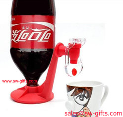 China Fashion Style Bottle Upside Down Drinking Cola Dispenser Fridge Fizz Saver Soda Dispenser supplier
