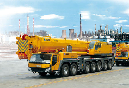 Large Mobile Truck Loading Crane 100t For Construction Industry Spacious Cab supplier